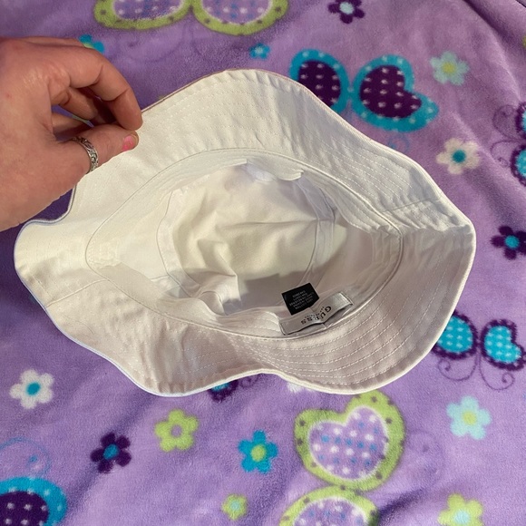 NWT Guess white BUCKET Hat - Picture 9 of 9